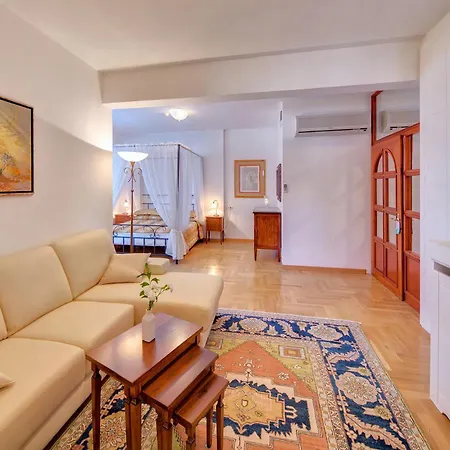 Bed & Breakfast Mimoza By Aloumon Turizam Pula