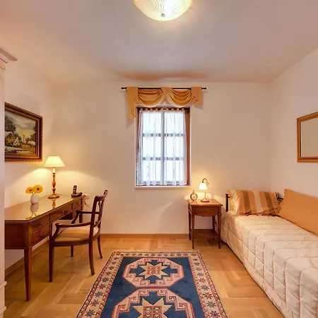 Mimoza By Aloumon Turizam Bed & Breakfast
