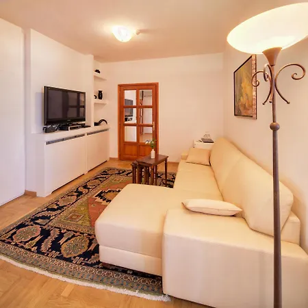 Bed & Breakfast Mimoza By Aloumon Turizam Pula